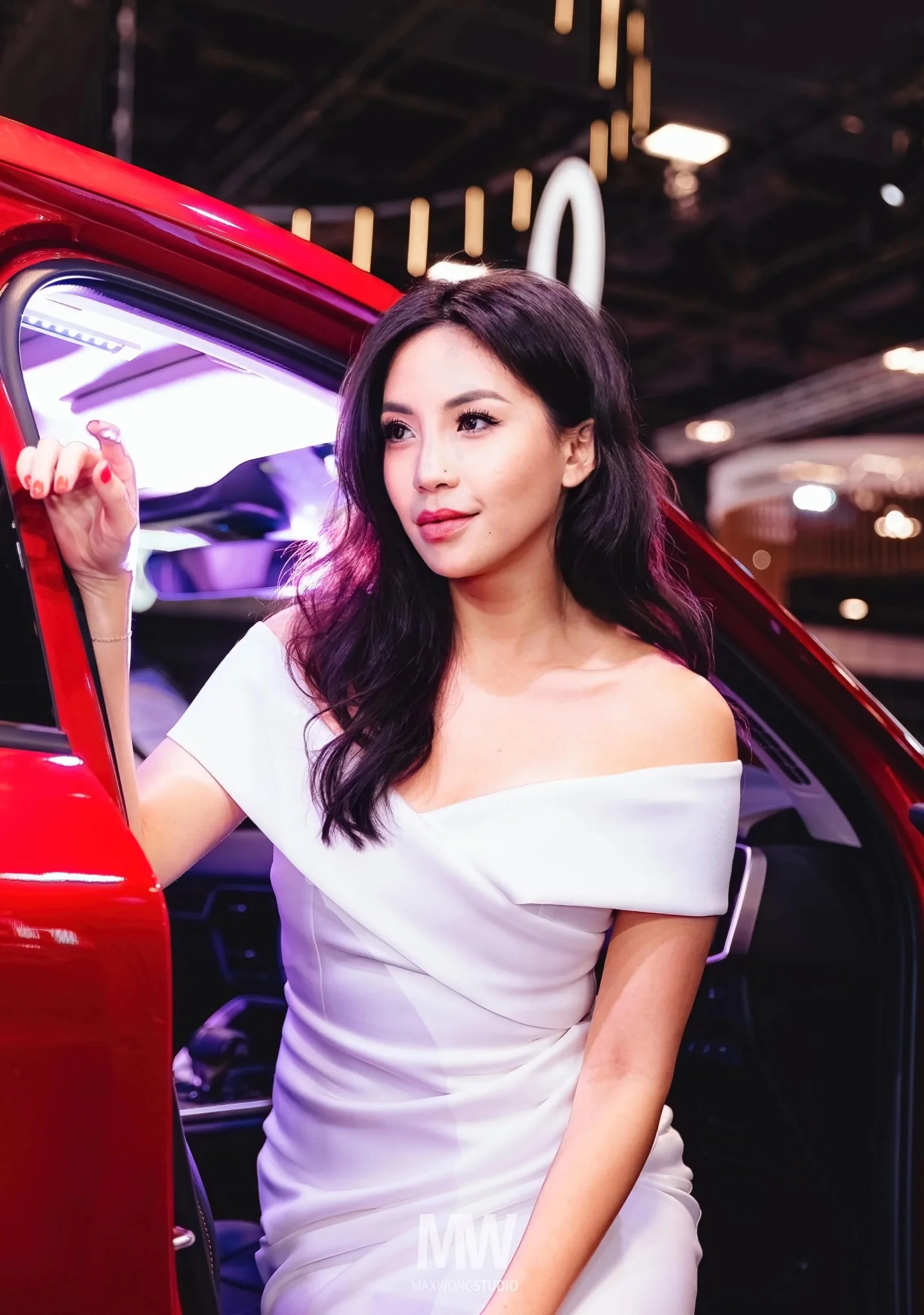 Fiona Loh, professional bilingual emcee and presenter in Singapore
